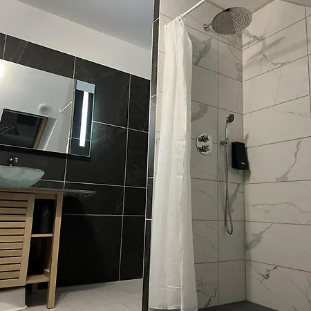 Avec Piscine Et A Proximite De - Fr-1-489-204 Nyaraló *